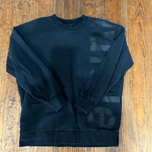 Black lulu sweater. Size M. No tag.